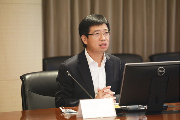 雅居乐地产副总裁李向彬热情接待闵卫国博士一行,陪同参观了雅居乐